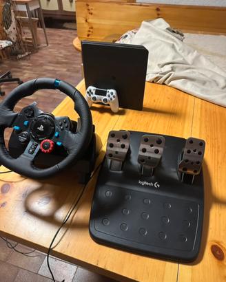 Simulatore e playstation 4 base