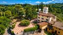 villa-di-559-m²-con-piu-di-5-locali-e-box-auto-dop