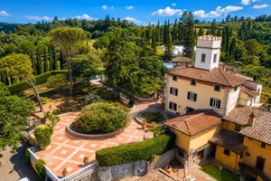 Villa di 559 m² con più di 5 locali e box auto dop