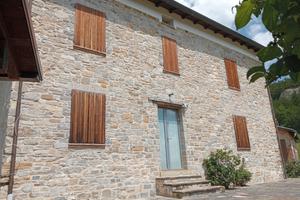Casa indipendente immersa nel verde