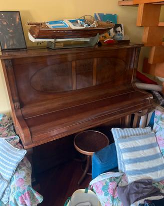 Pianoforte a muro Baecker