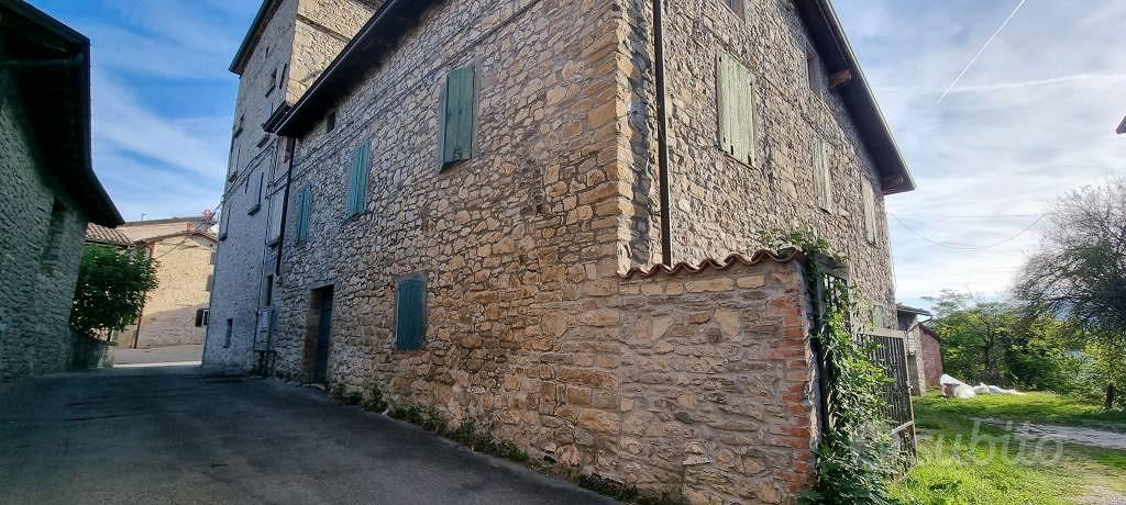 Rustico / Casale di 395 m² con 5 locali e box auto - Vista 4