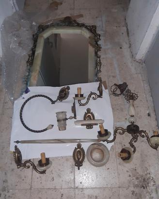 antico specchio da bagno in alabastro e accessori