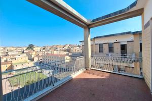 Luminoso APPARTAMENTO - Via Polcari - BENEVENTO