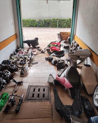 ricambi scooter F12 Aerox booster zip runner