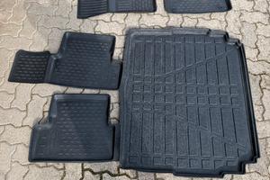 Tappetini e vasca baule pegeout 3008