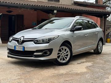 Autocarro Renault Megan turbodiesel.