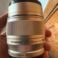 Olympus 75mm 1.8 con paraluce originale