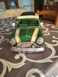 Auto d'epoca da collezionismo Mini Cooper verde 