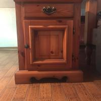 Comodino e due letti