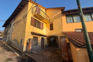 CASA SEMINDIPENDENTE A CASTAGNETO PO