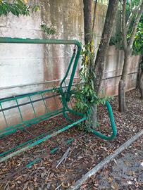 dondolo in ferro da giardino 