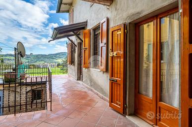 CASA INDIPENDENTE A LANGHIRANO