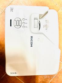 Proiettore RICOH con supporto