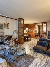 Appartamento di 210 m² con 5 locali e box auto dop