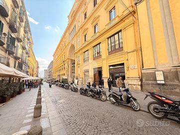 NEGOZIO A NAPOLI
