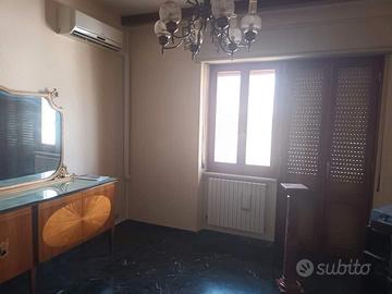 Ampio con cantina e posto auto zona via gramsci