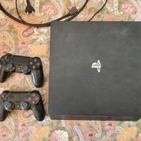 PlayStation 4 pro con due joystick 