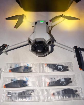 DJI Mini 4 Pro Fly More Combo (DJI RC 2) C1