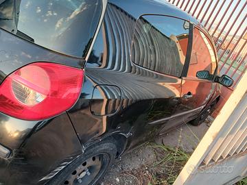 Renault clio 1.5 dci carrozzeria da sistemare
