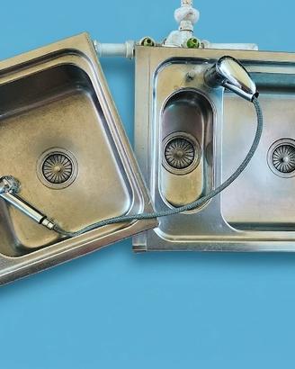 Due lavelli in Acciaio Inox e tubi 