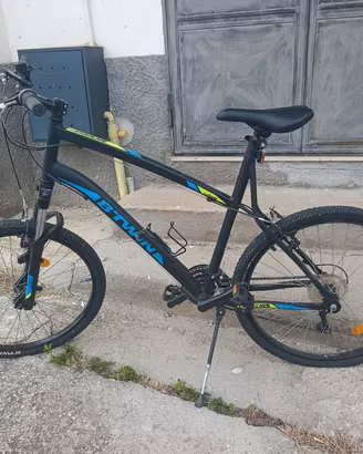 Bici MTB compresa di contachilometri, pompa