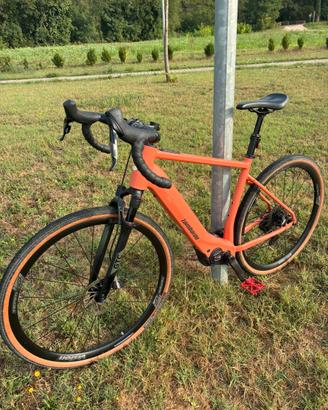 Bicicletta e -gravel Lombardo