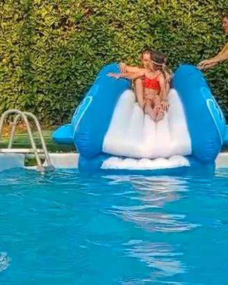 Scivolo gonfiabile per piscina