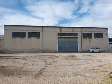 Capannone con destinazione d'uso commerciale