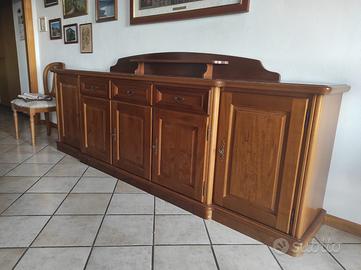 Tavolo e credenza