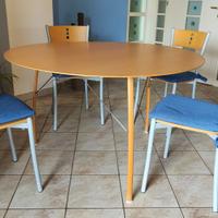 Tavolo moderno tondo in legno