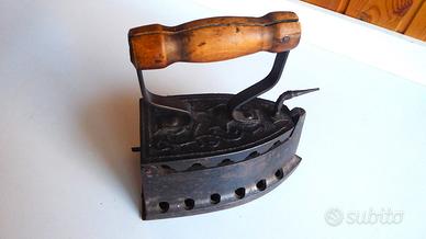 Ferro da Stiro a carbone degli anni 20