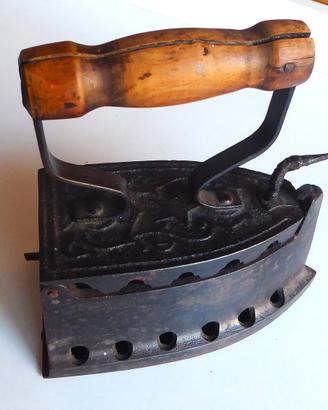 Ferro da Stiro a carbone degli anni 20