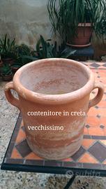 Antico contenitore in creta