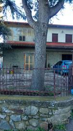 Casa indipendente di 180 m² con più di 5 locali a 
