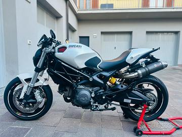 Ducati Monster 696