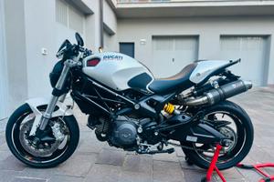 Ducati Monster 696