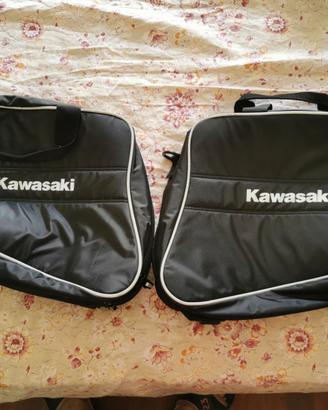 Borse laterali morbide Kawasaki nuove.