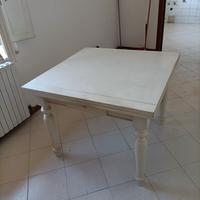 Tavolo quadrato in legno laccato