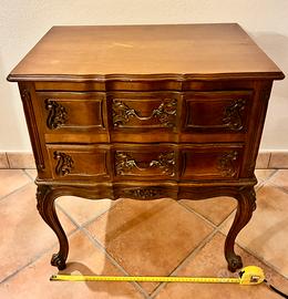 Comodino in legno. Lar 51 x  alt 60 x lun 32