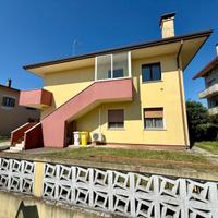 Ampio e luminoso appartamento bicamere con giar...