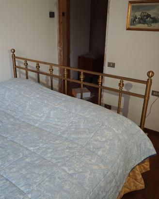Struttura letto matrimoniale in ottone satinato
