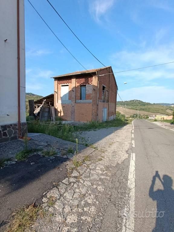 Rustico / Casale di 185 m² con più di 5 locali e b - Vista 3