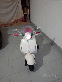 Vespa Piaggio Elettrica per Bambini 12V- Nuova 