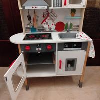 Cucinetta con lotto pentoline e cibo giocattolo