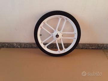 Cerchio in lega bianco a 10 razze da 17" per Ciao