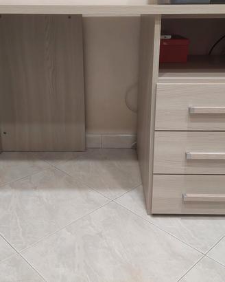 scrivania con sedia 