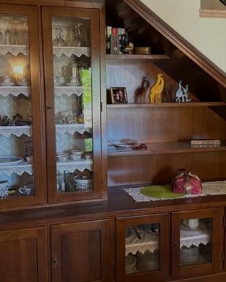 Mobile sottoscala in legno massello