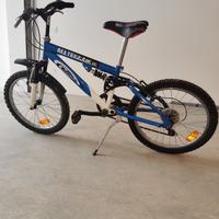 Bici blu mountain bike