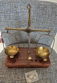 Antica bilancia di precisione 